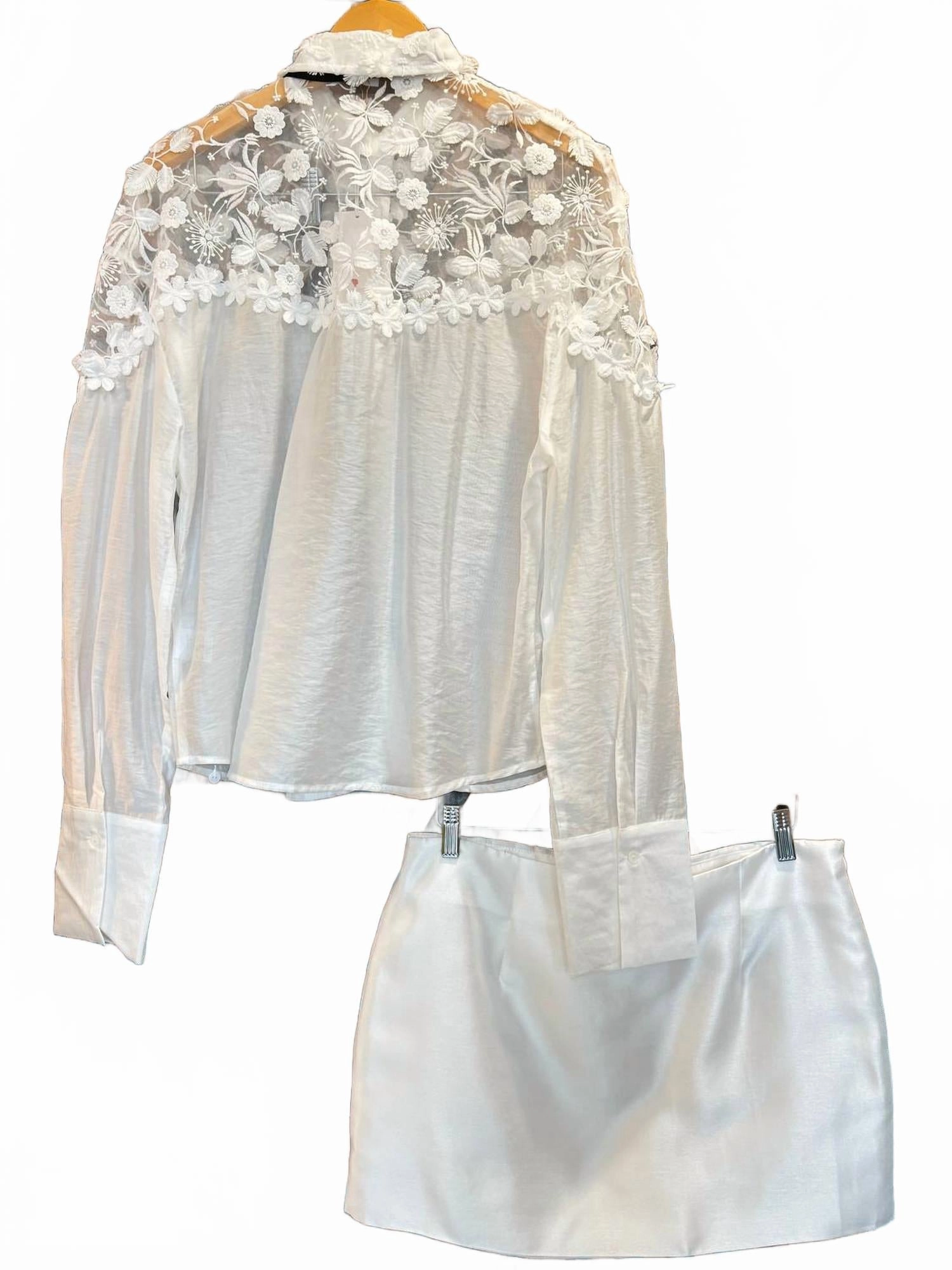 Bow Tie & Feathers Skirt Set In White