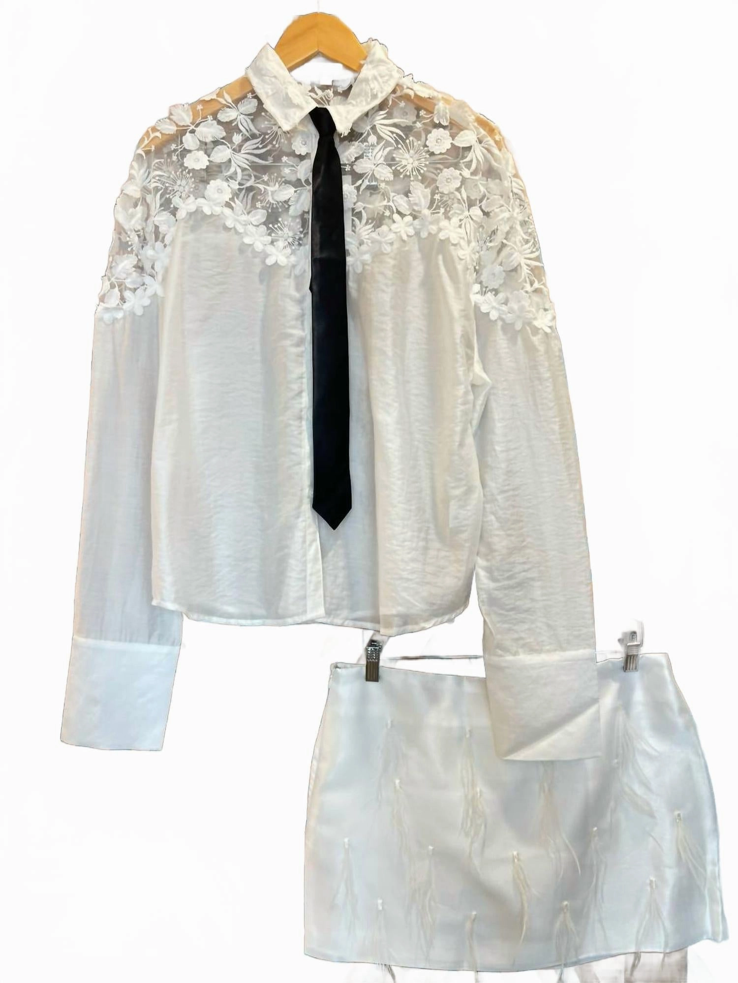 Bow Tie & Feathers Skirt Set In White