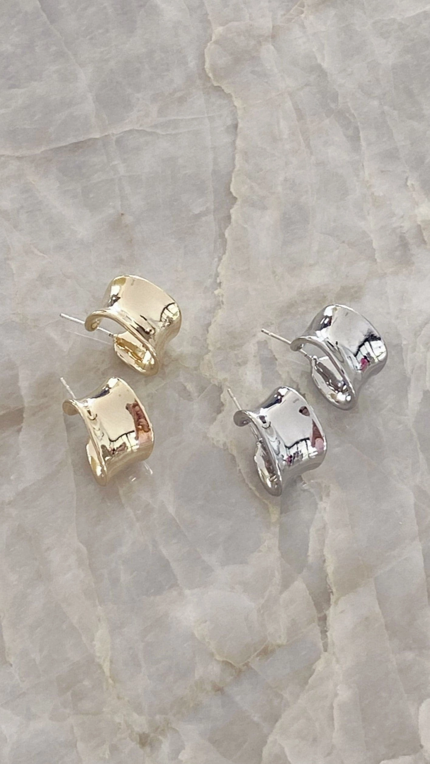 Erin Hoop Earrings - Gold
