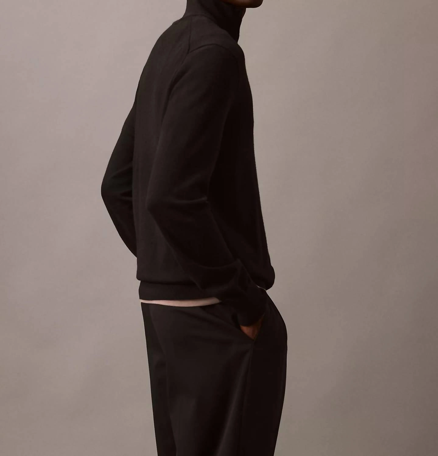 Fine Merino Wool Blend Quarter Zip Sweater In Black