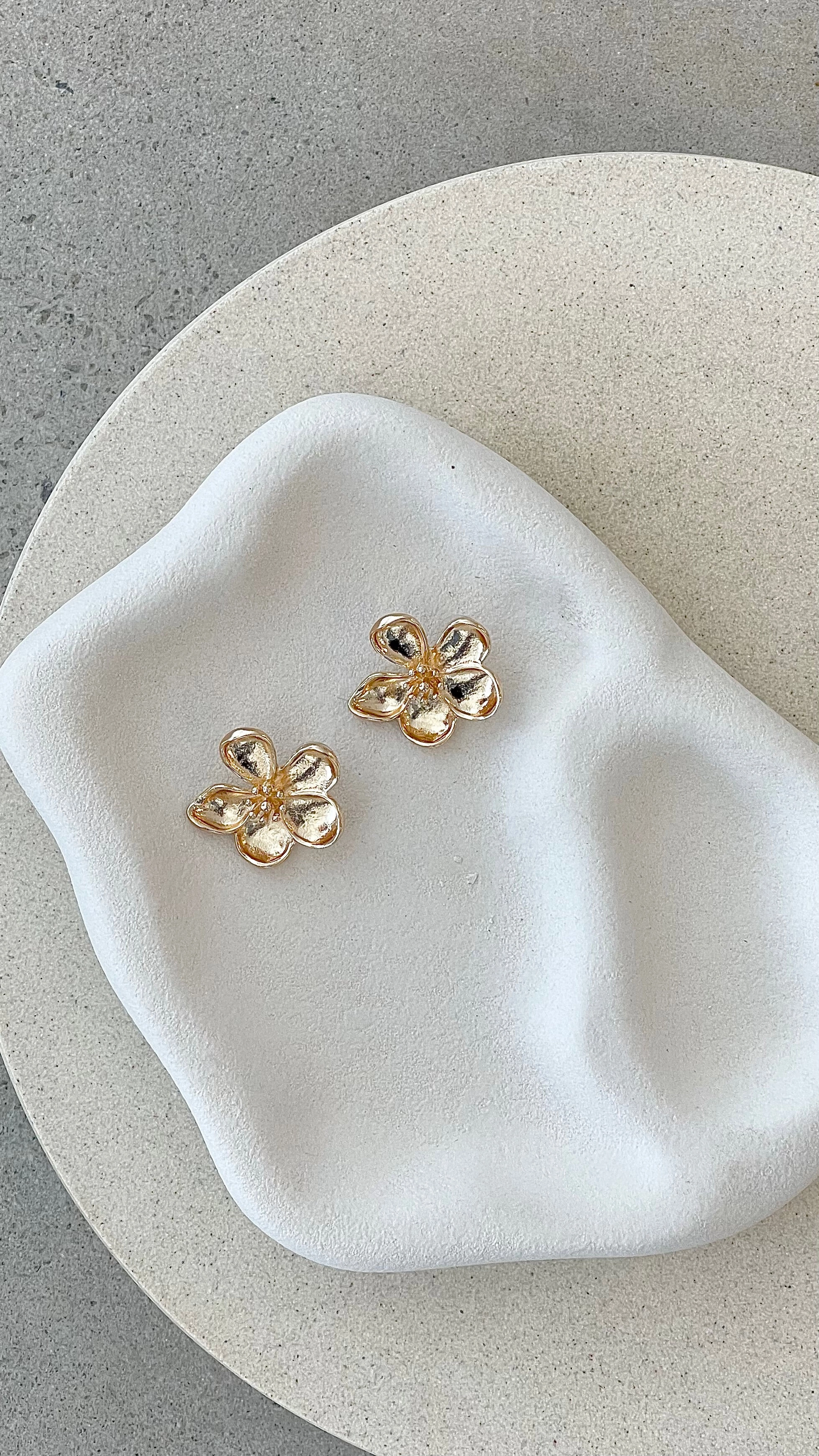 Mare Earrings - Gold