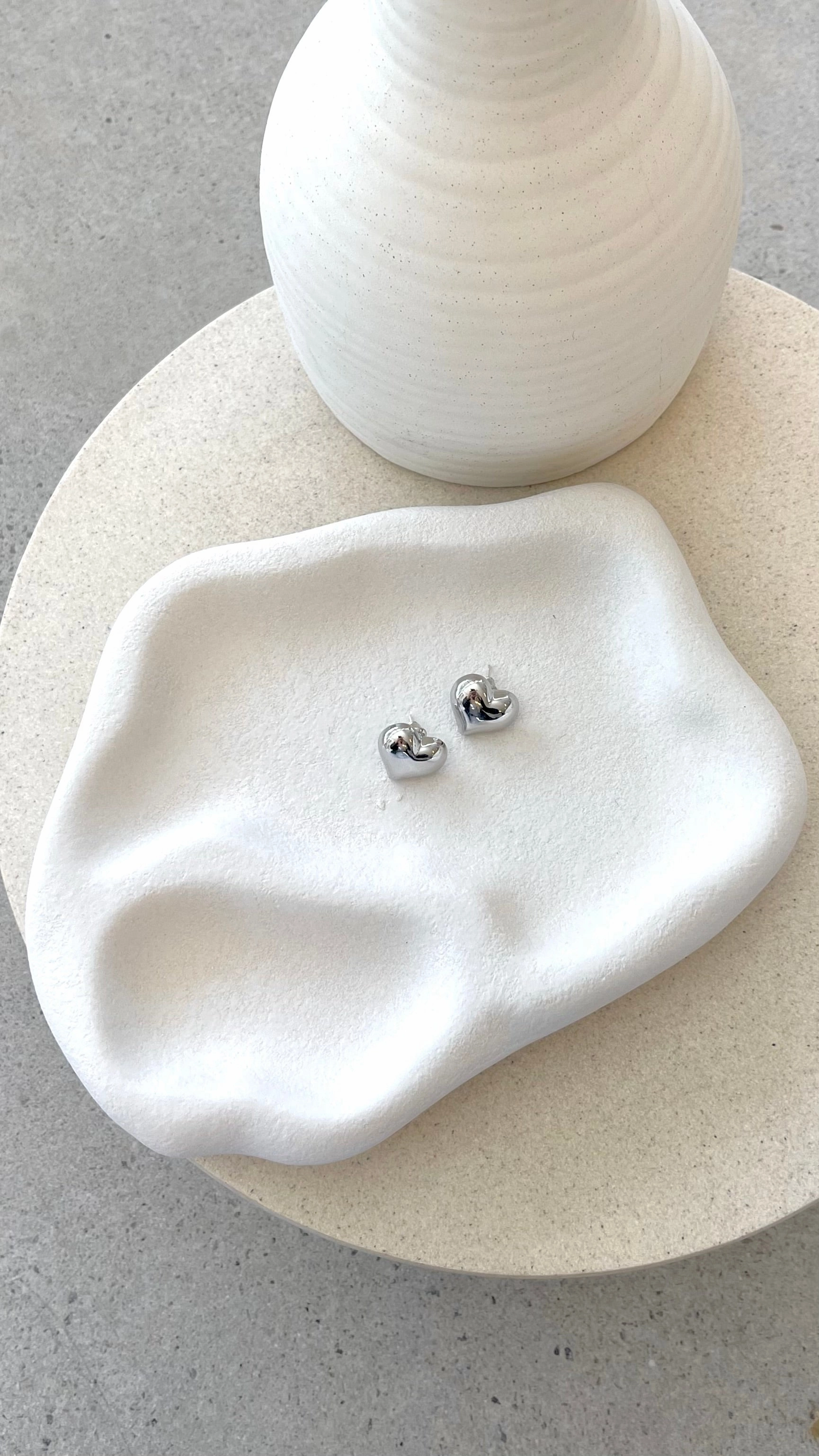 Neve Heart Earrings - Silver