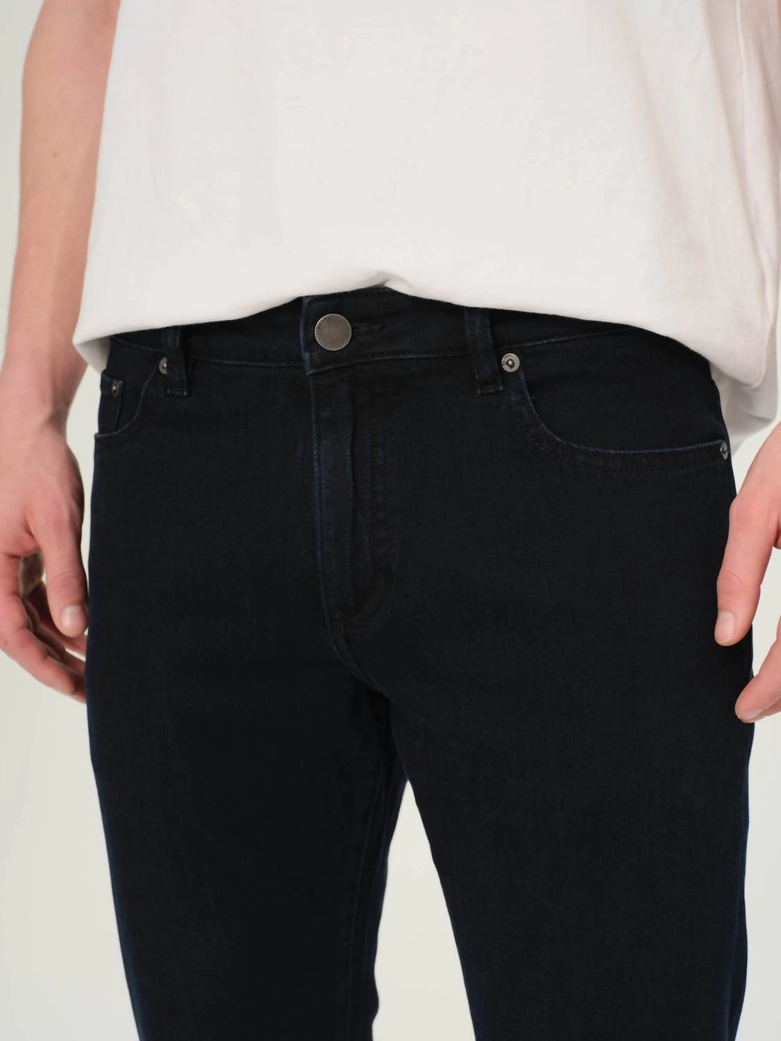 Nick Slim-Fit Performance Jeans In Roman