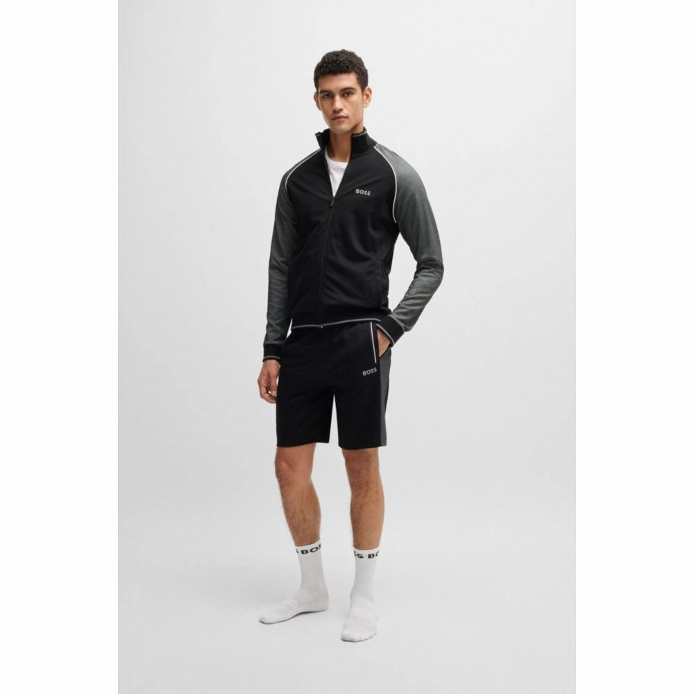 Shorts with contrast piping