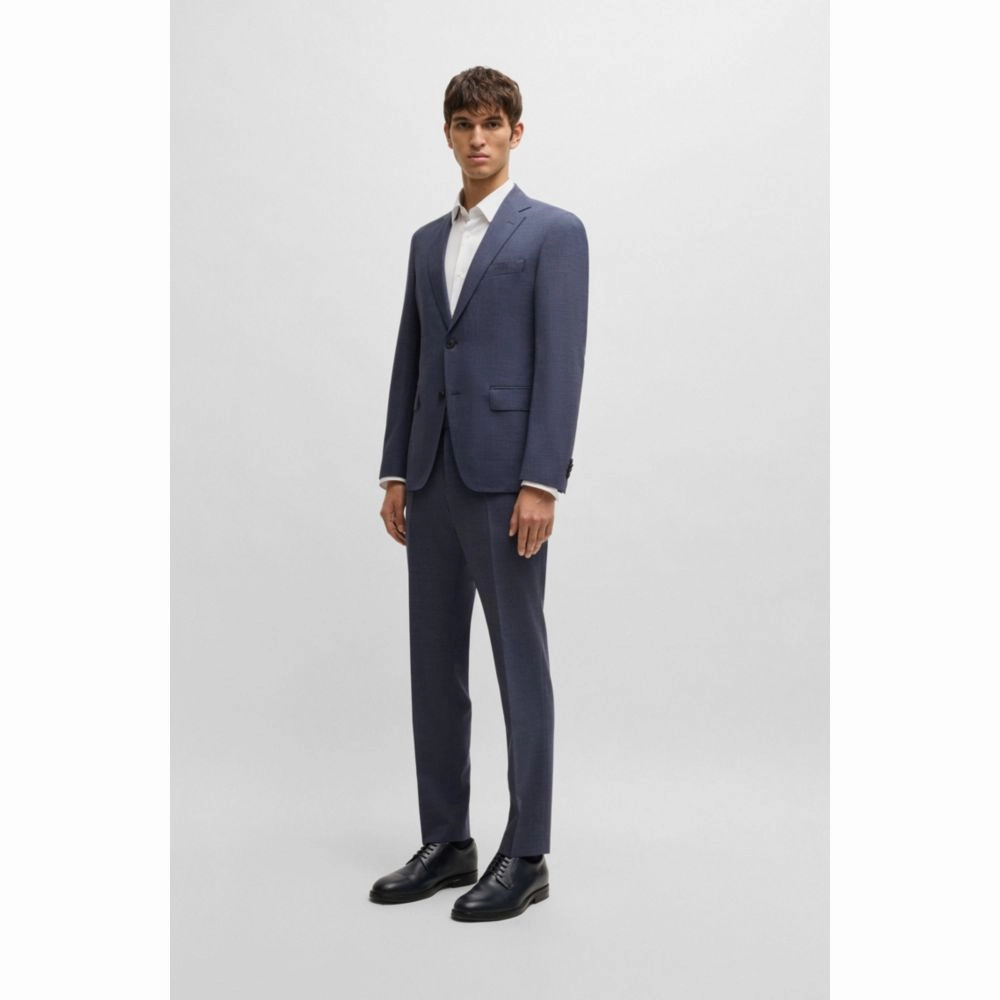 Slim-fit suit in micro-patterned performance-stretch fabric