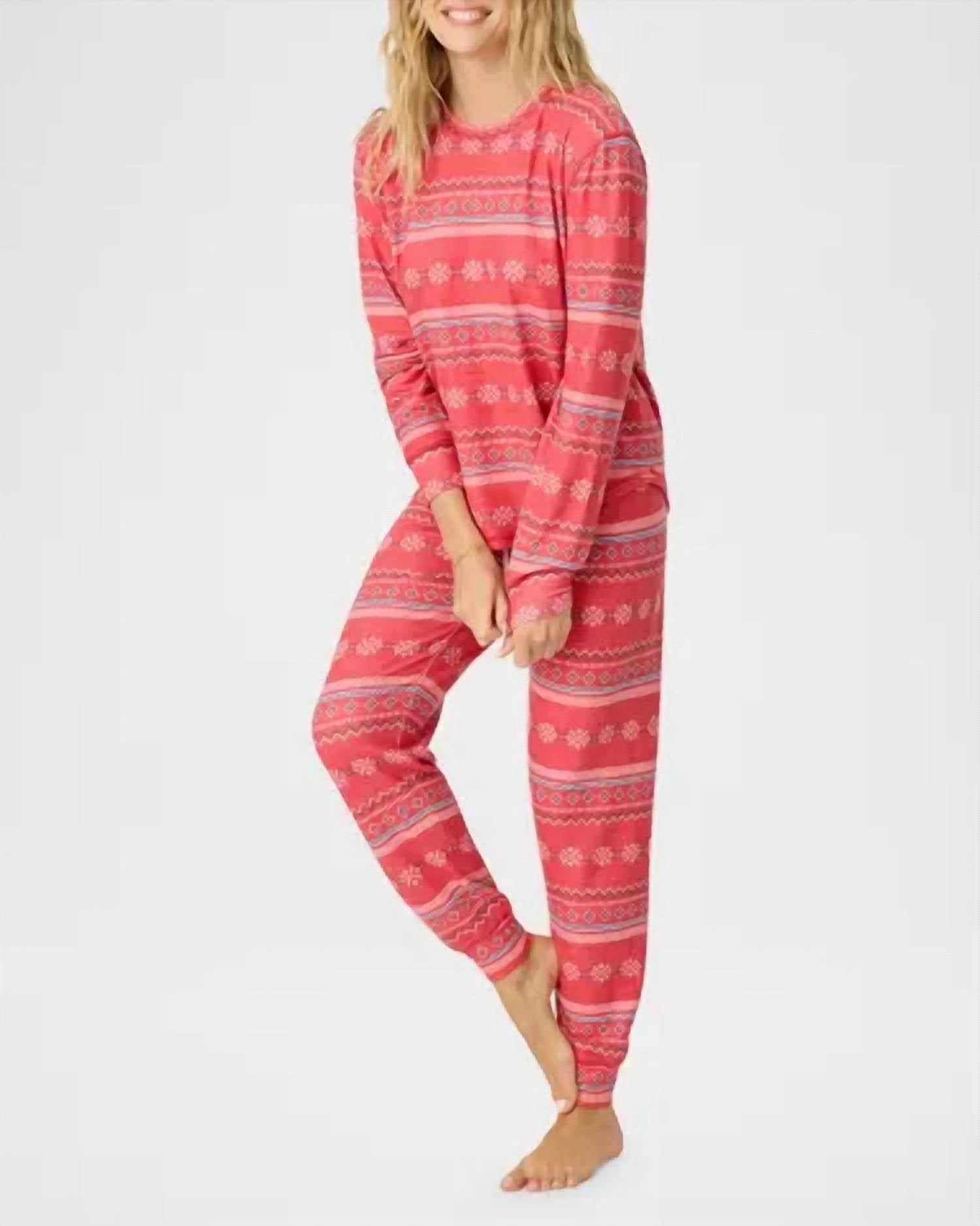 Snowflake Kisses Pj Set In Red