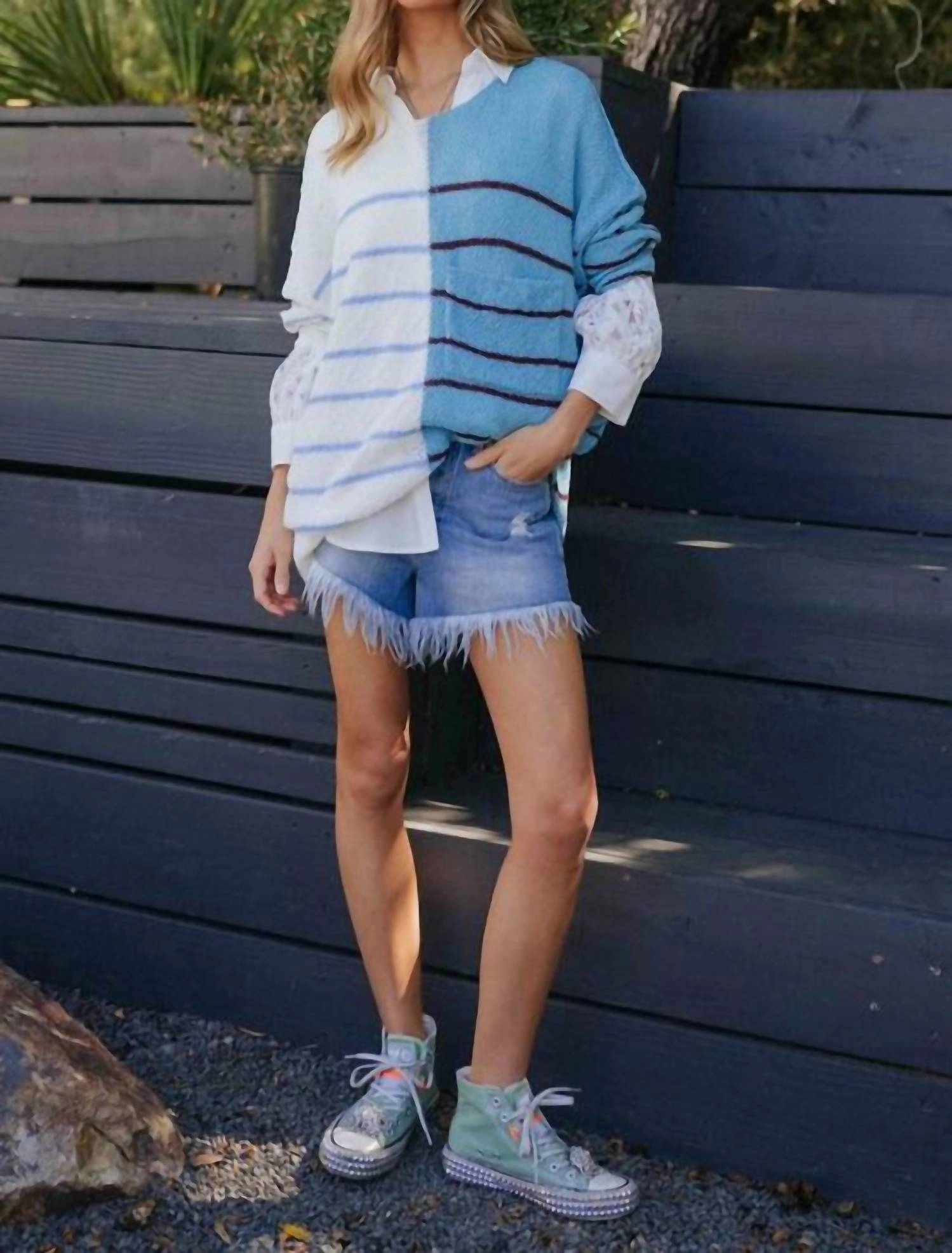 Textured Multi-Color Sweater In White Blue