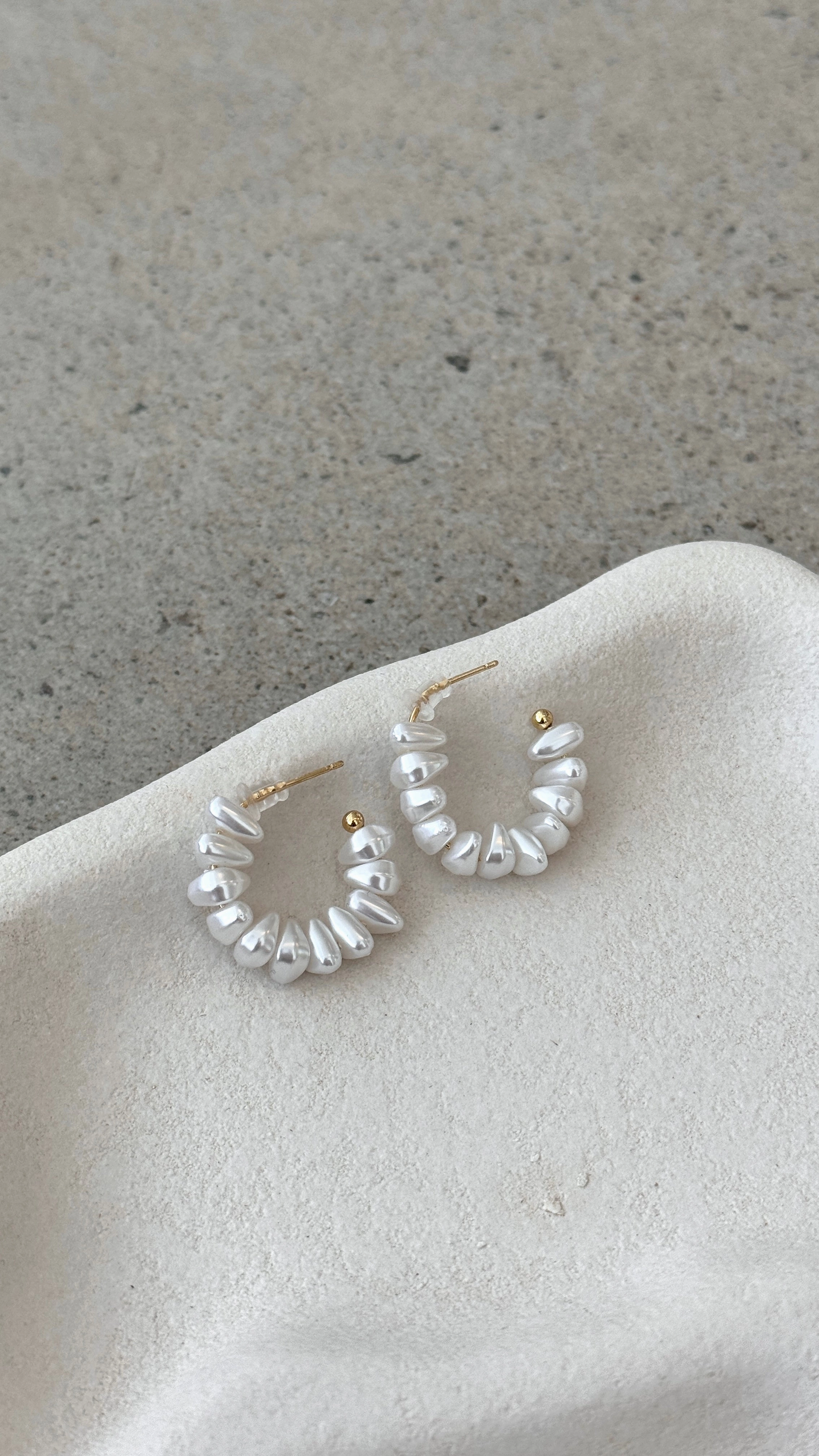 Yasar 18K Gold Pearl Hoop - Gold / Pearl