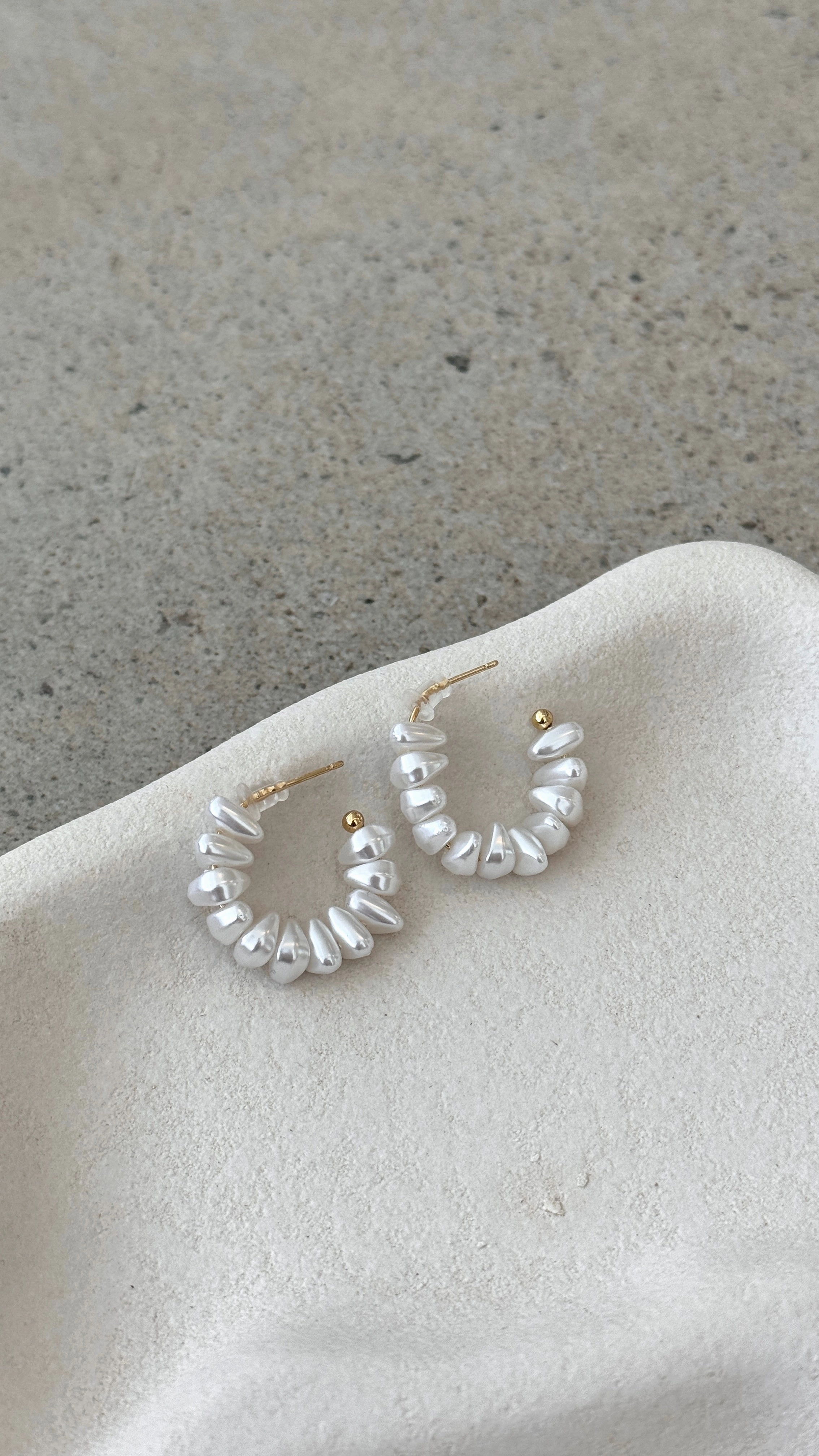 Yasar 18K Gold Pearl Hoop - Gold / Pearl
